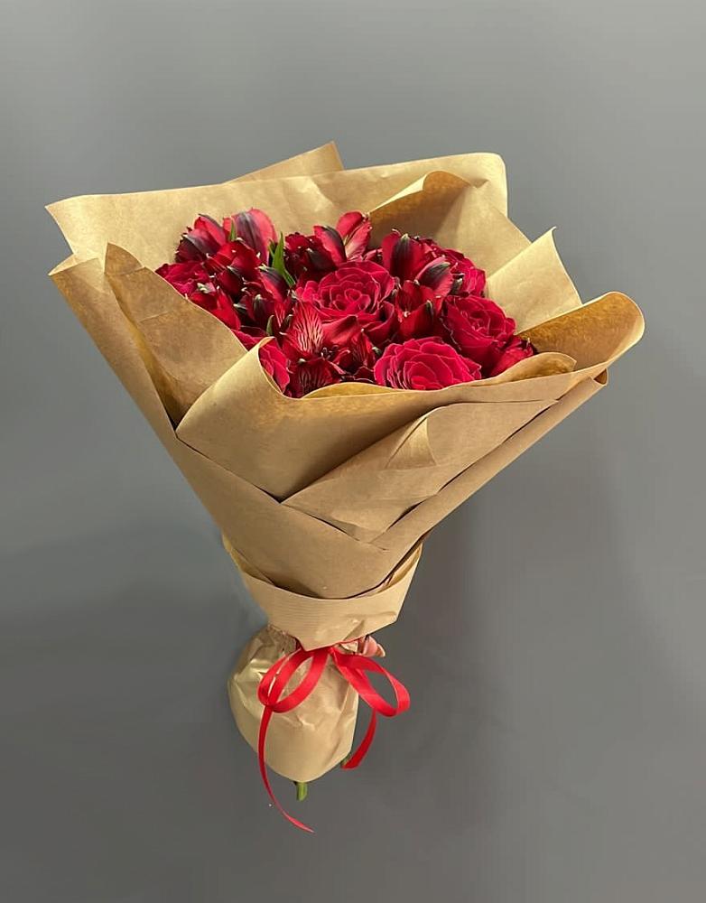 Букет цветов из: Альстромерии и Розы в Аниве