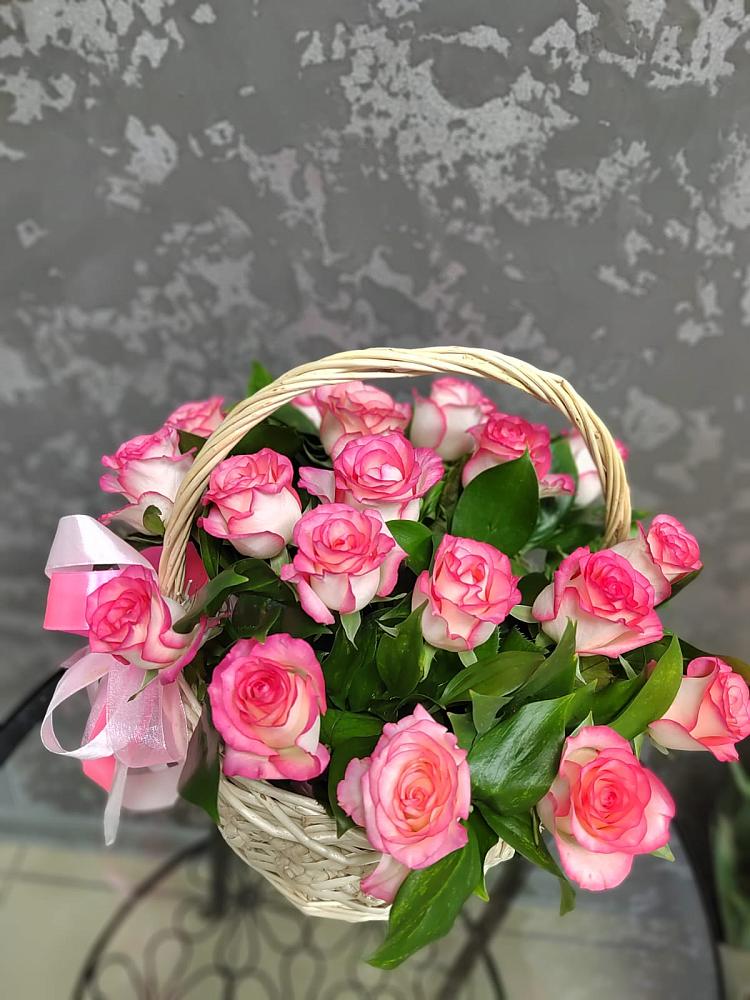 Цветочная композиция из Розы в корзине в Аниве