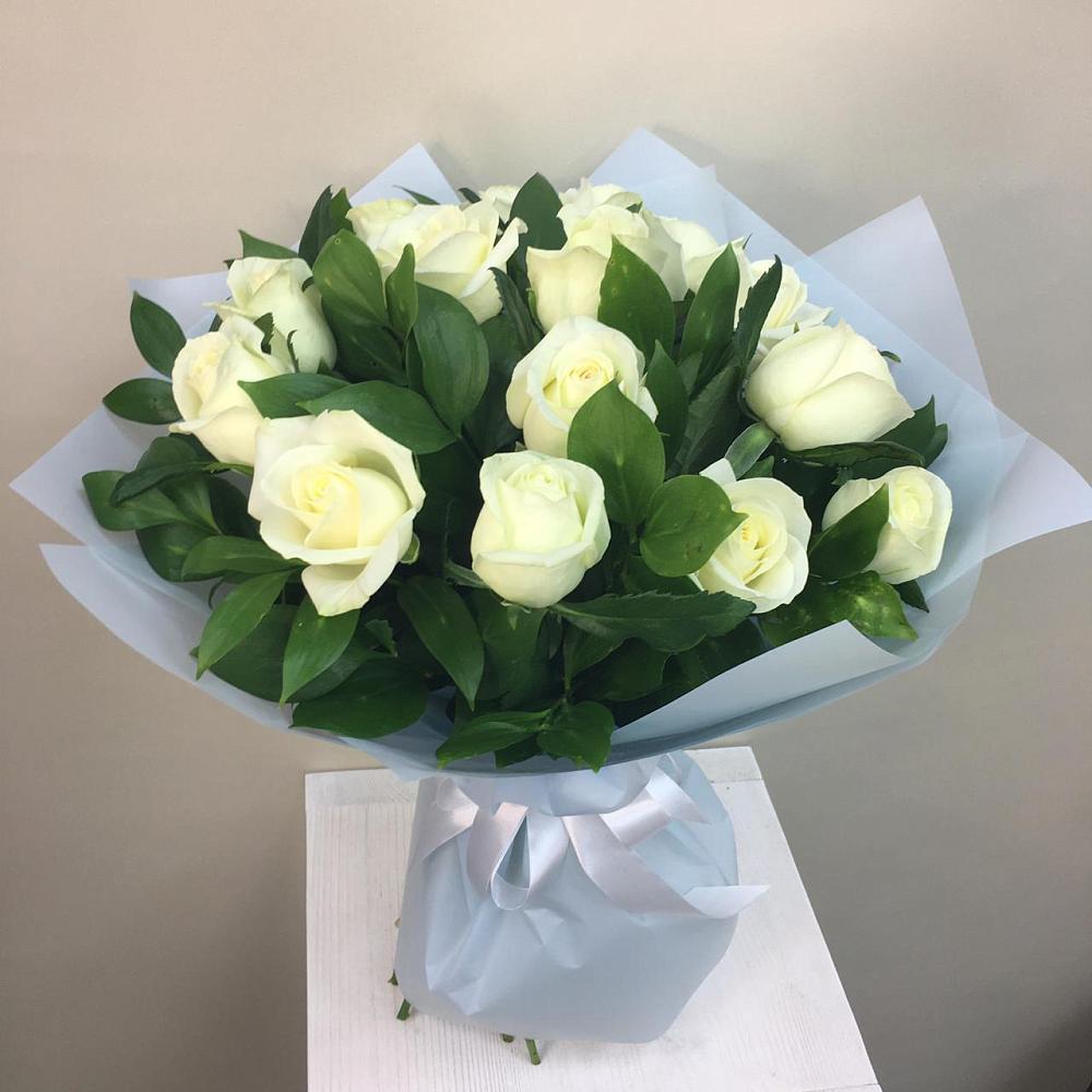 Букет 15 Белых роз Проуд в Аниве