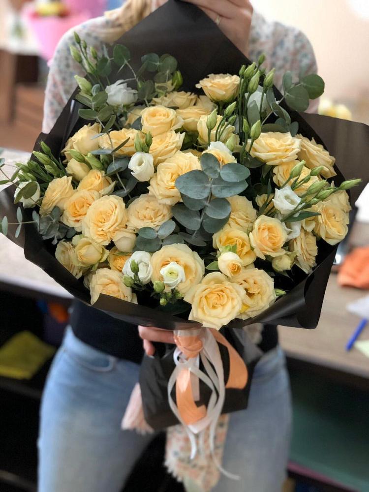 Букет цветов из: Розы и Лизиантусы в Аниве