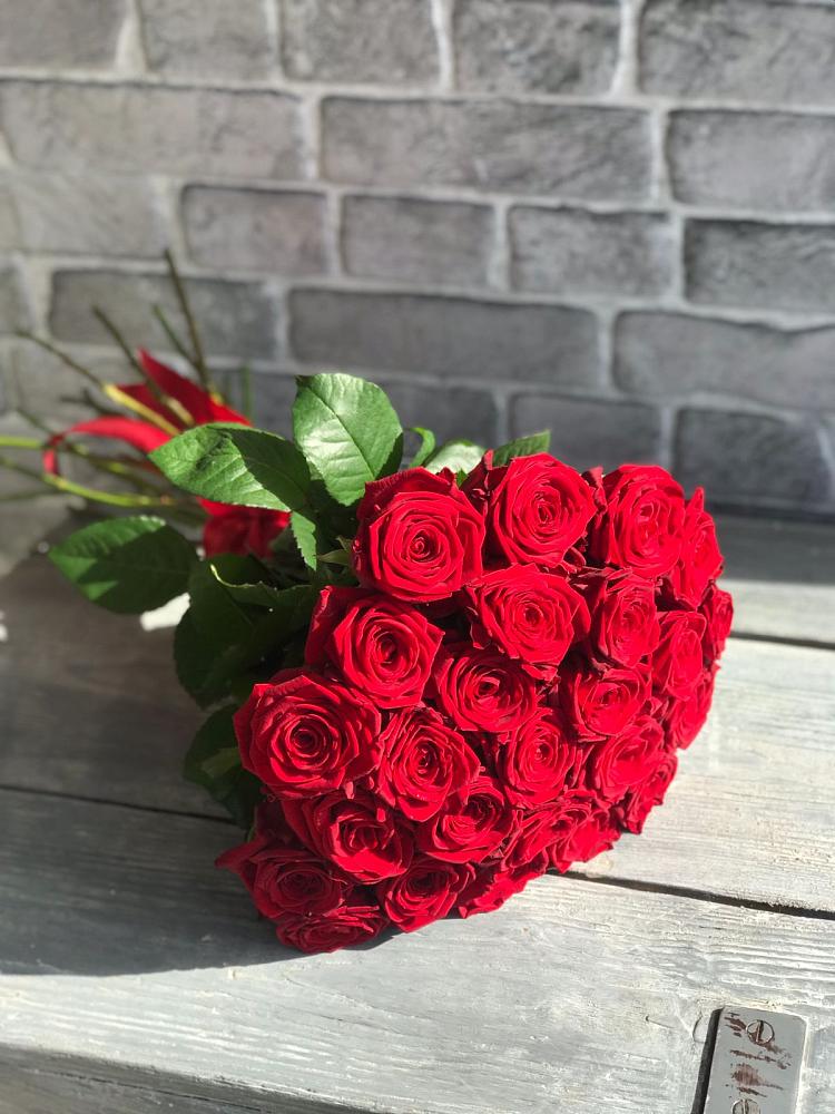 Букет Красные розы Фридом в Аниве