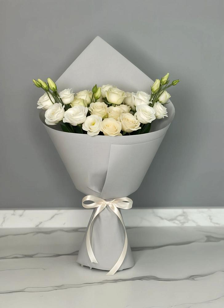 Букет цветов из: Розы и Лизиантусы в Аниве