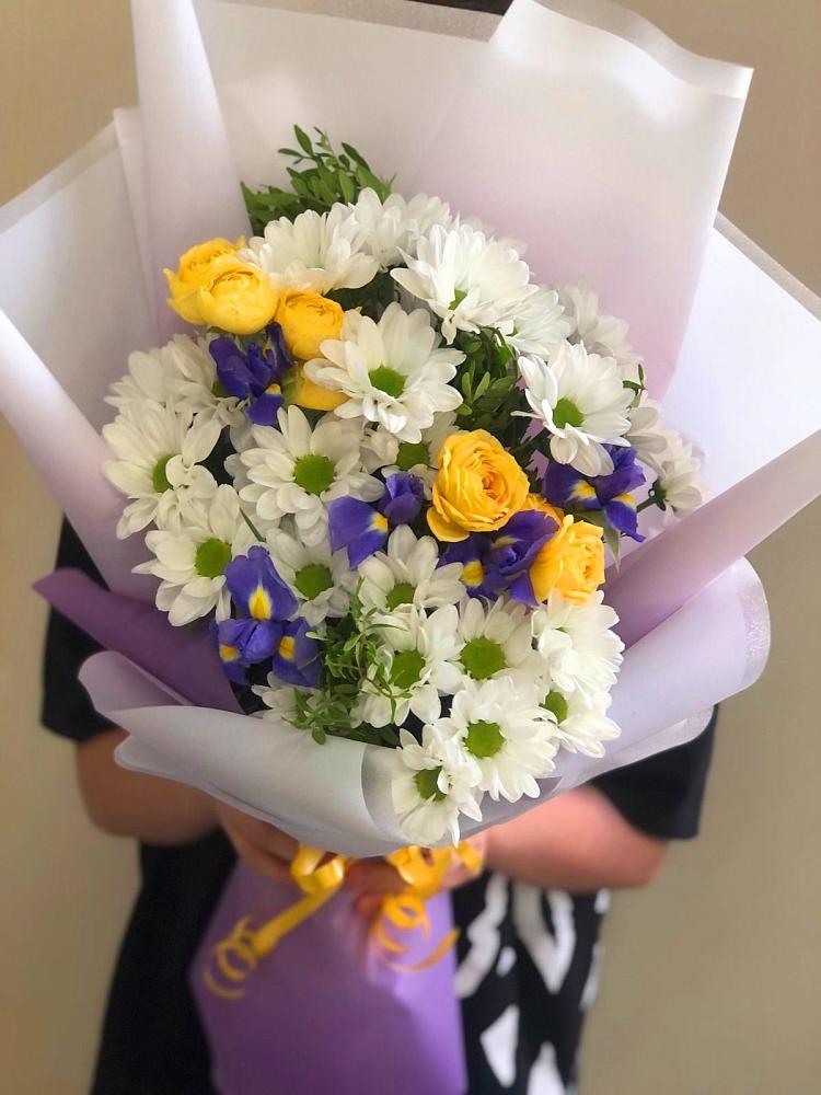 Букет цветов из: Ирисы, Хризантемы и Розы в Аниве