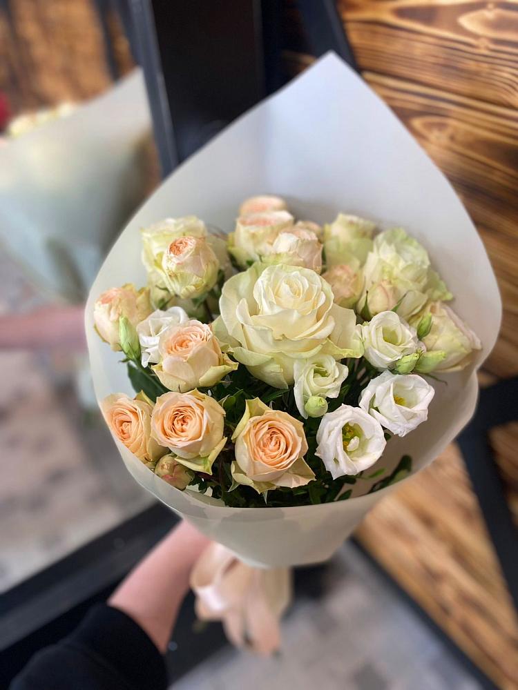 Букет цветов из: Розы и Лизиантусы в Аниве